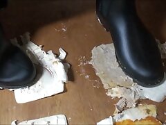 D176 Wife with Curvy Body Enjoys Intense Kitchen Encounter